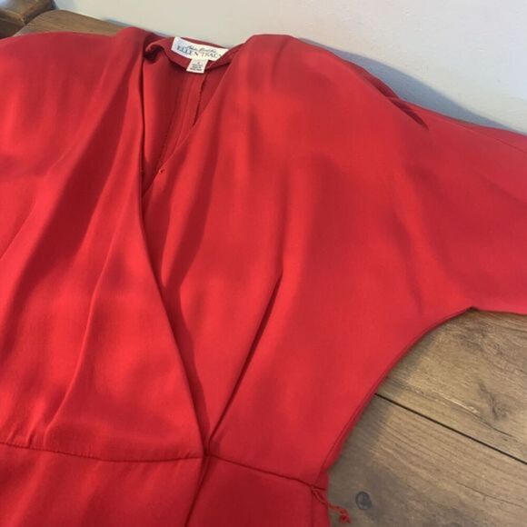 VTG Linda Allard Ellen Tracy Red Silk Wrap Dress Long Sleeve with Button Cuff 6 - Picture 11 of 12
